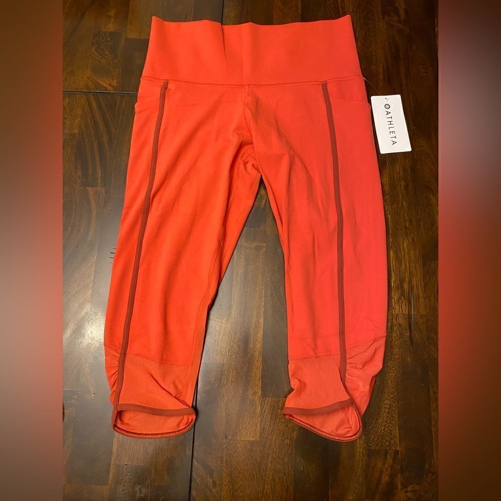 NWT Athleta Salutation Stash Pocket II Intention Capri Leggings Lychee Red” 1X